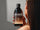 Kvinne som holder et marint kollagenprodukt